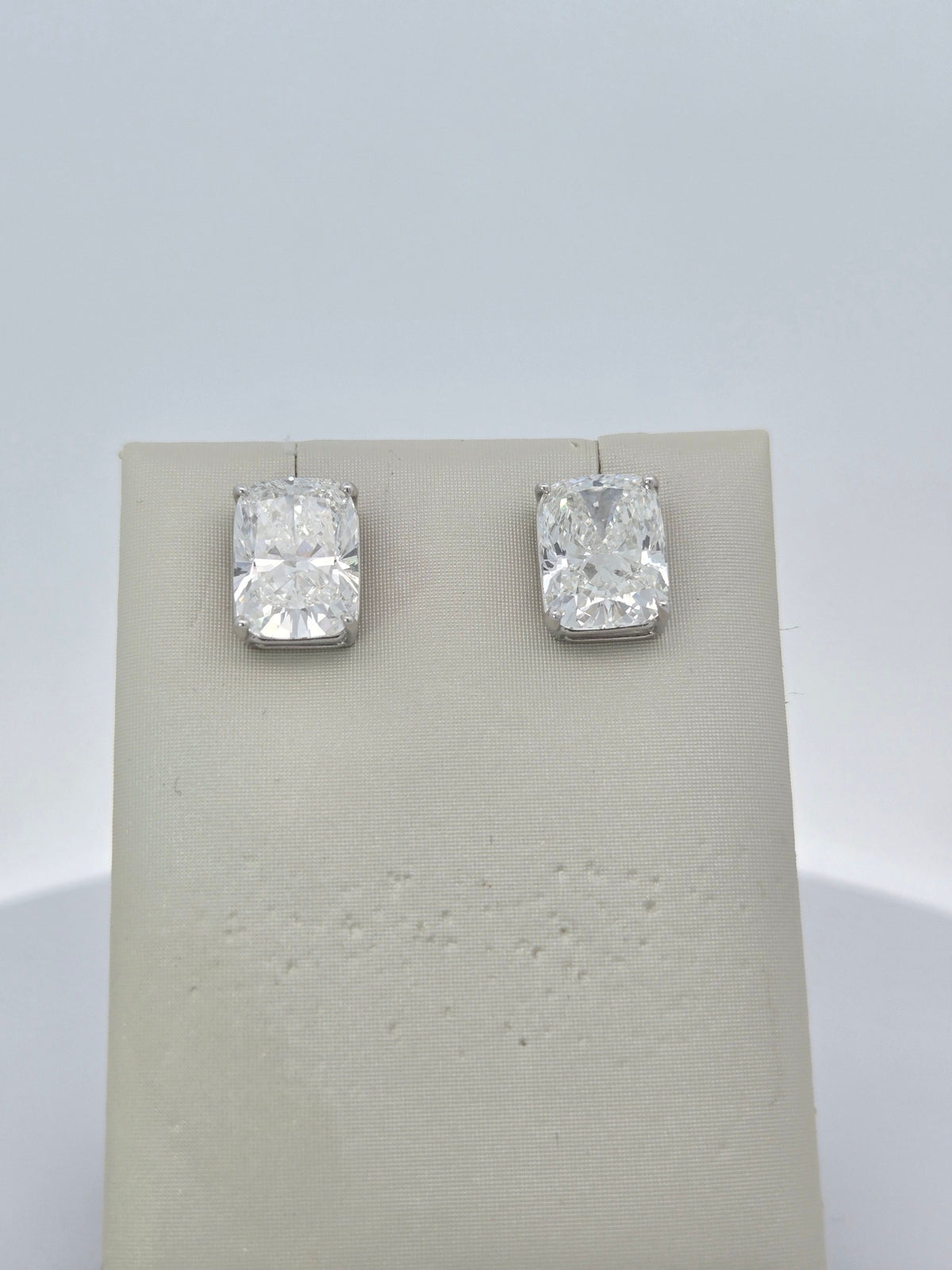LAB Ear CU DIA 5.00/5.09ct E-F/VS1-VVS2 14KW YC