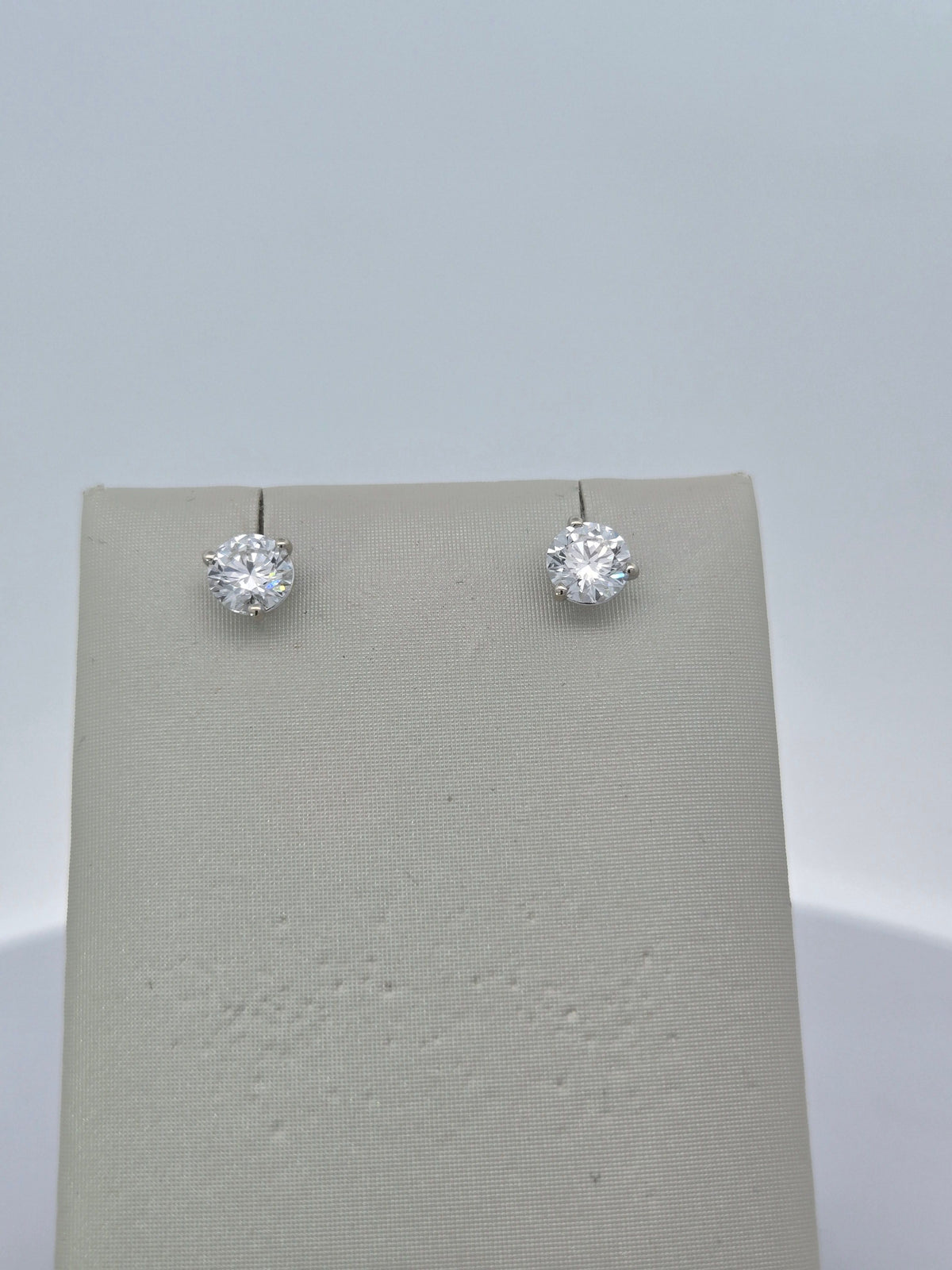 LAB Ear RD DIA 0.73ct/0.73ct E/VVS2 14KWG YC