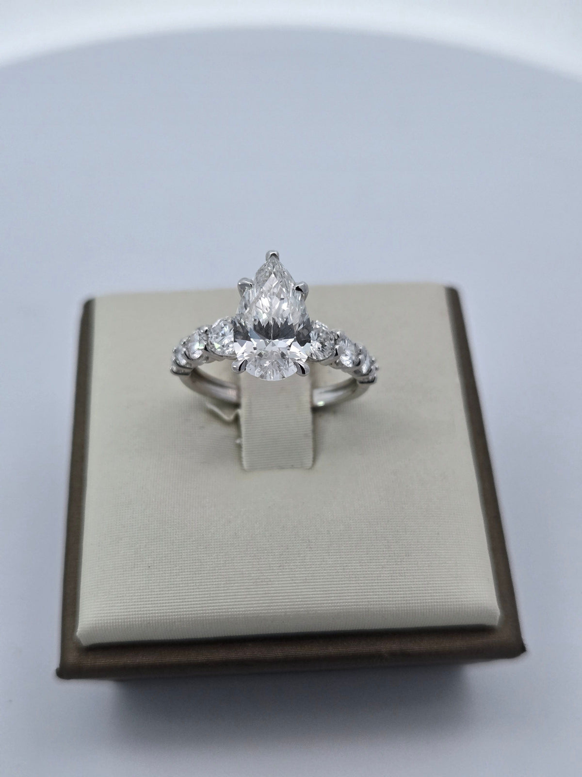 LAB ring PE 2.27/1.1ct F/VS2 14KW 3.4g size:7 YC