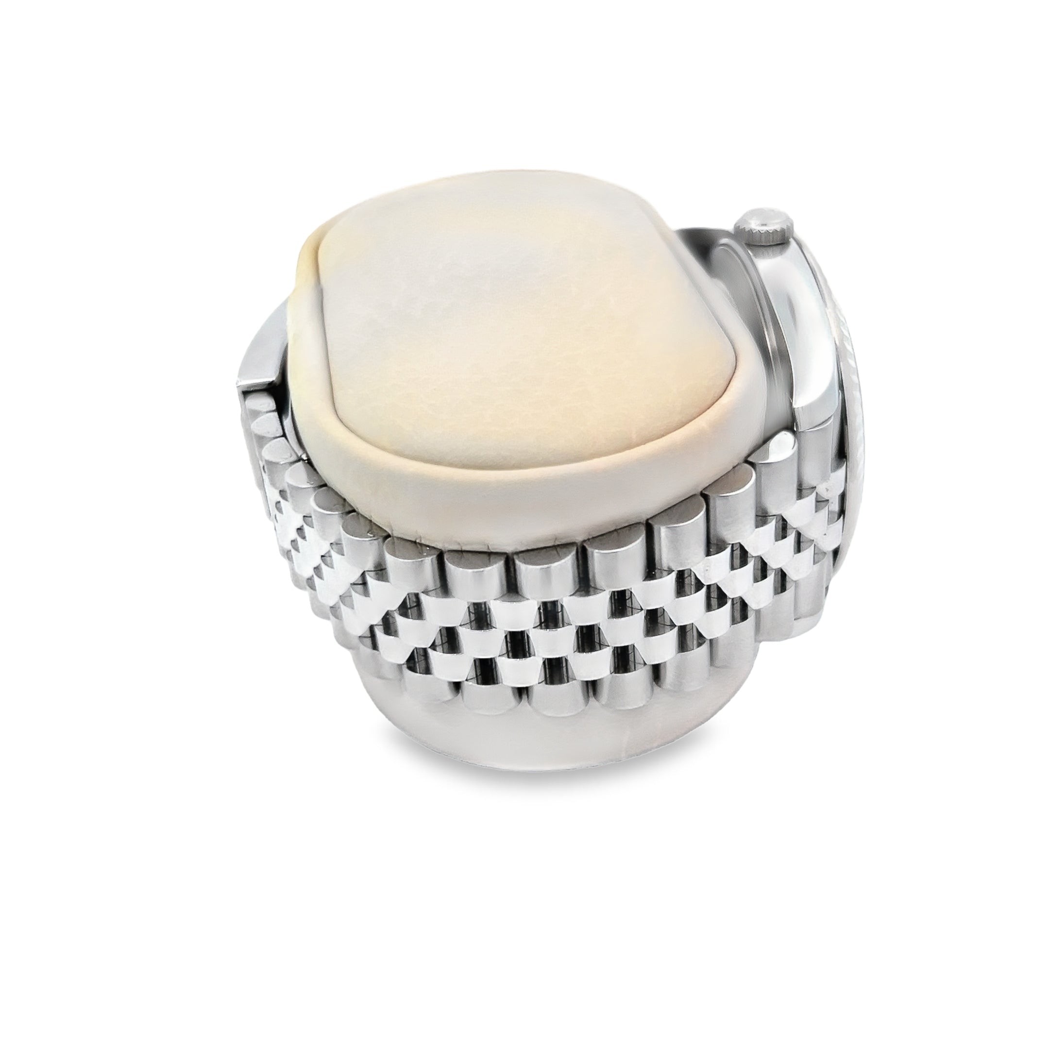 **Elegant Men’s Timepiece with Sleek Silver Bracelet and Sophisticated Black Dial**