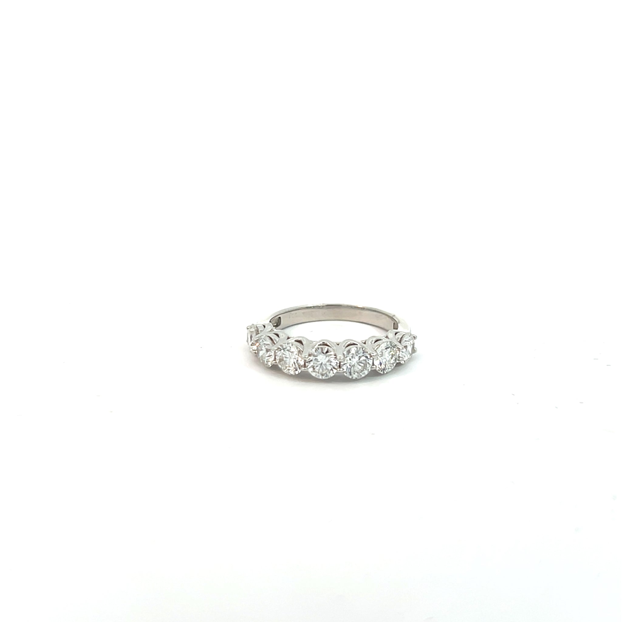 Elegant Round Diamond Ring Lab