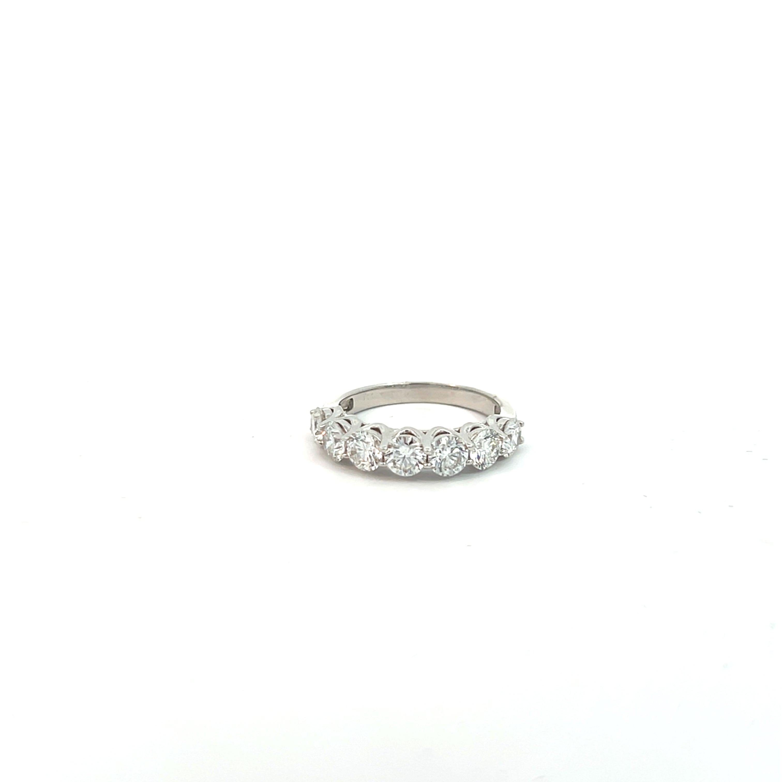 Elegant Round Diamond Ring Lab