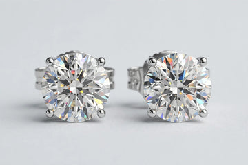 LAB ROUND STUDS 1.00CT TOTAL E-F VVS2/VVS1 14KWG YC