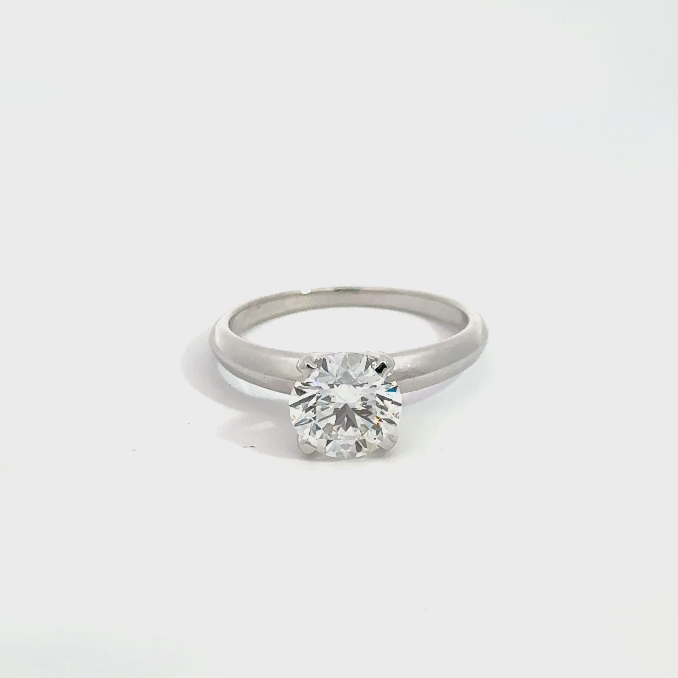 1.54 ct. IGI Certified Lab-grown Diamond Engagement Ring 14K White gold